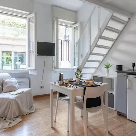 Two-room San Babila Appartement